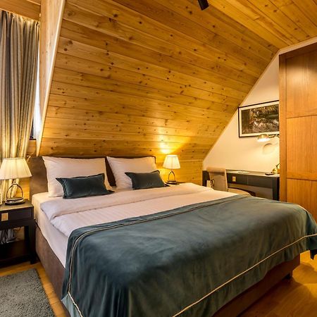 Fenomen Plitvice Resort พลิตวิชกา เยเซรา ภายนอก รูปภาพ