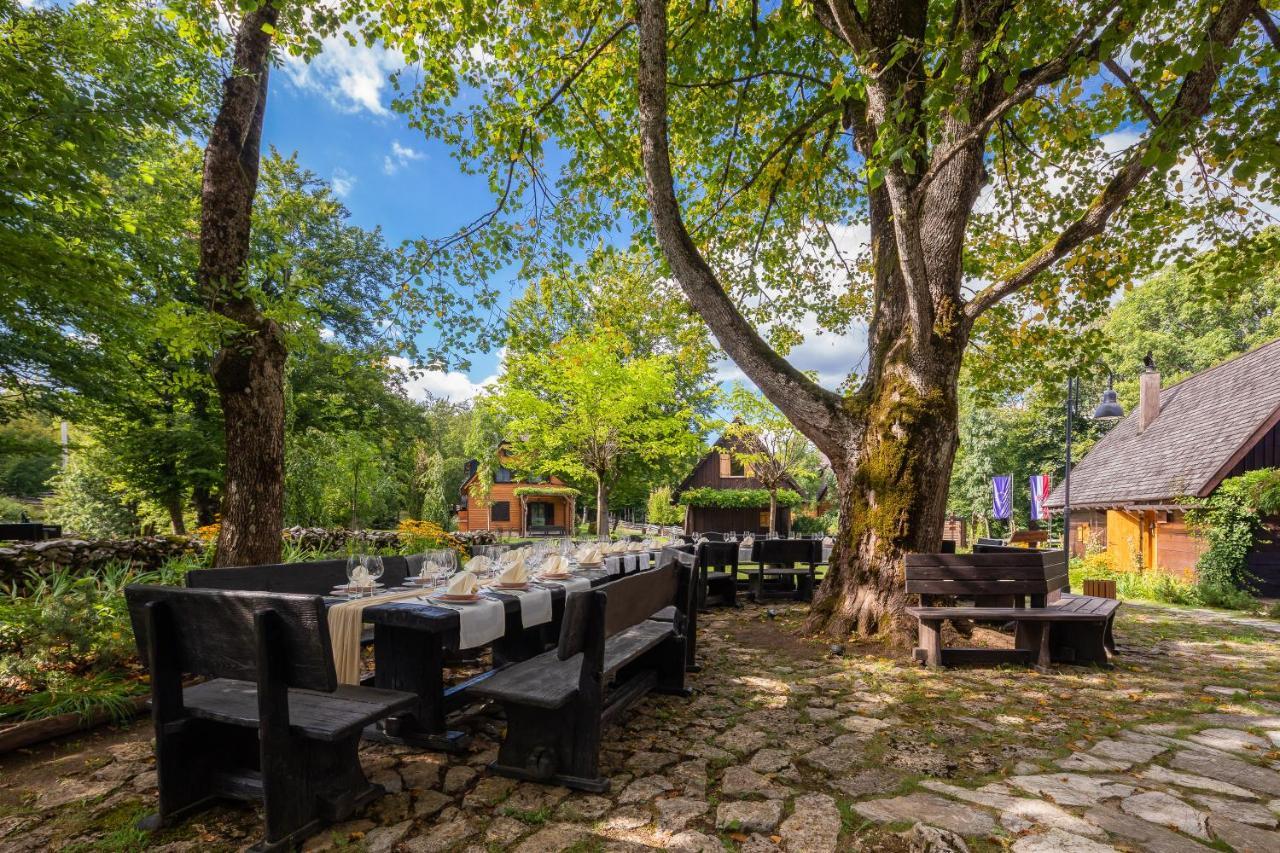 Fenomen Plitvice Resort พลิตวิชกา เยเซรา ภายนอก รูปภาพ