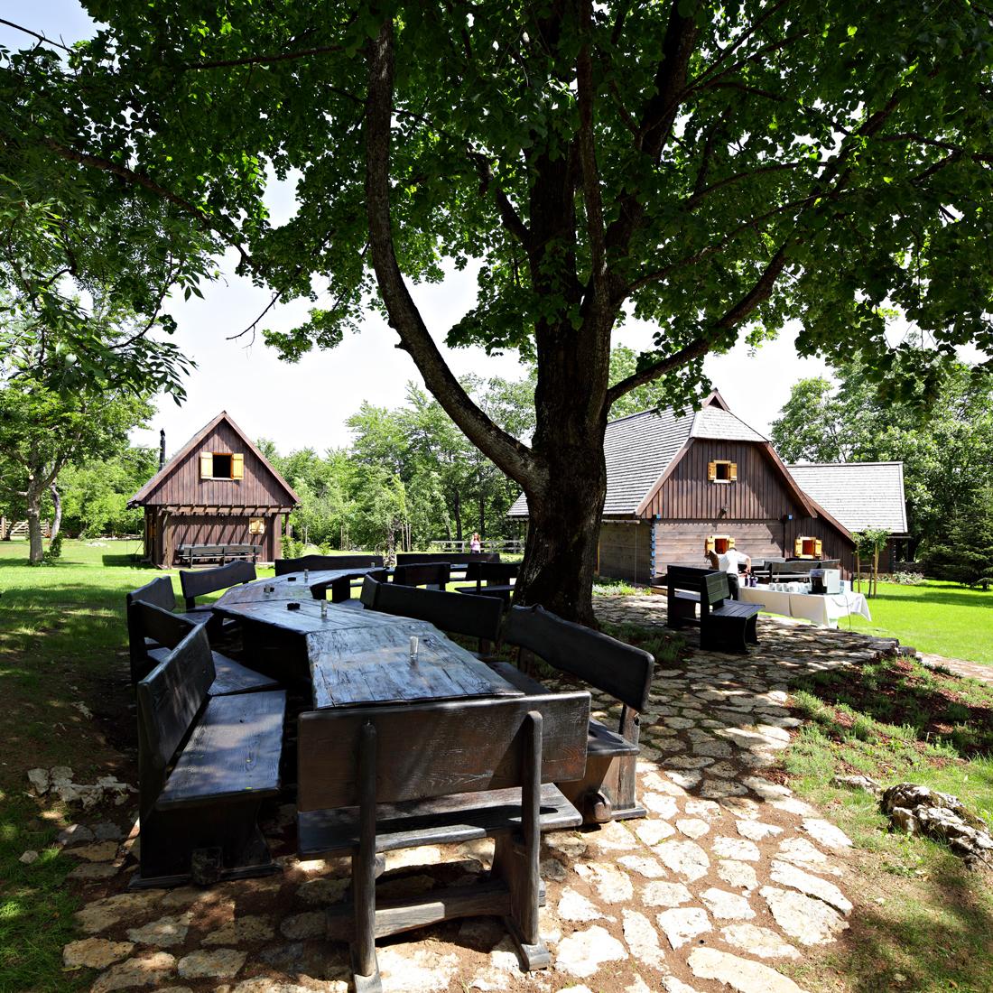 Fenomen Plitvice Resort พลิตวิชกา เยเซรา ภายนอก รูปภาพ