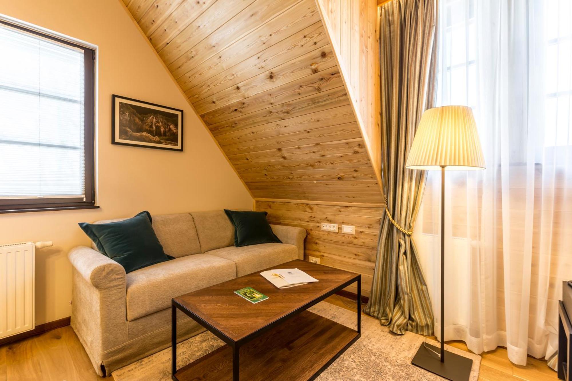 Fenomen Plitvice Resort พลิตวิชกา เยเซรา ภายนอก รูปภาพ